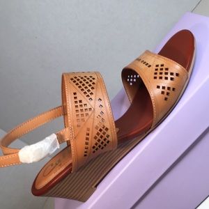 NWT Callisto Platform Sandals by Athena Alexander Women’s 8